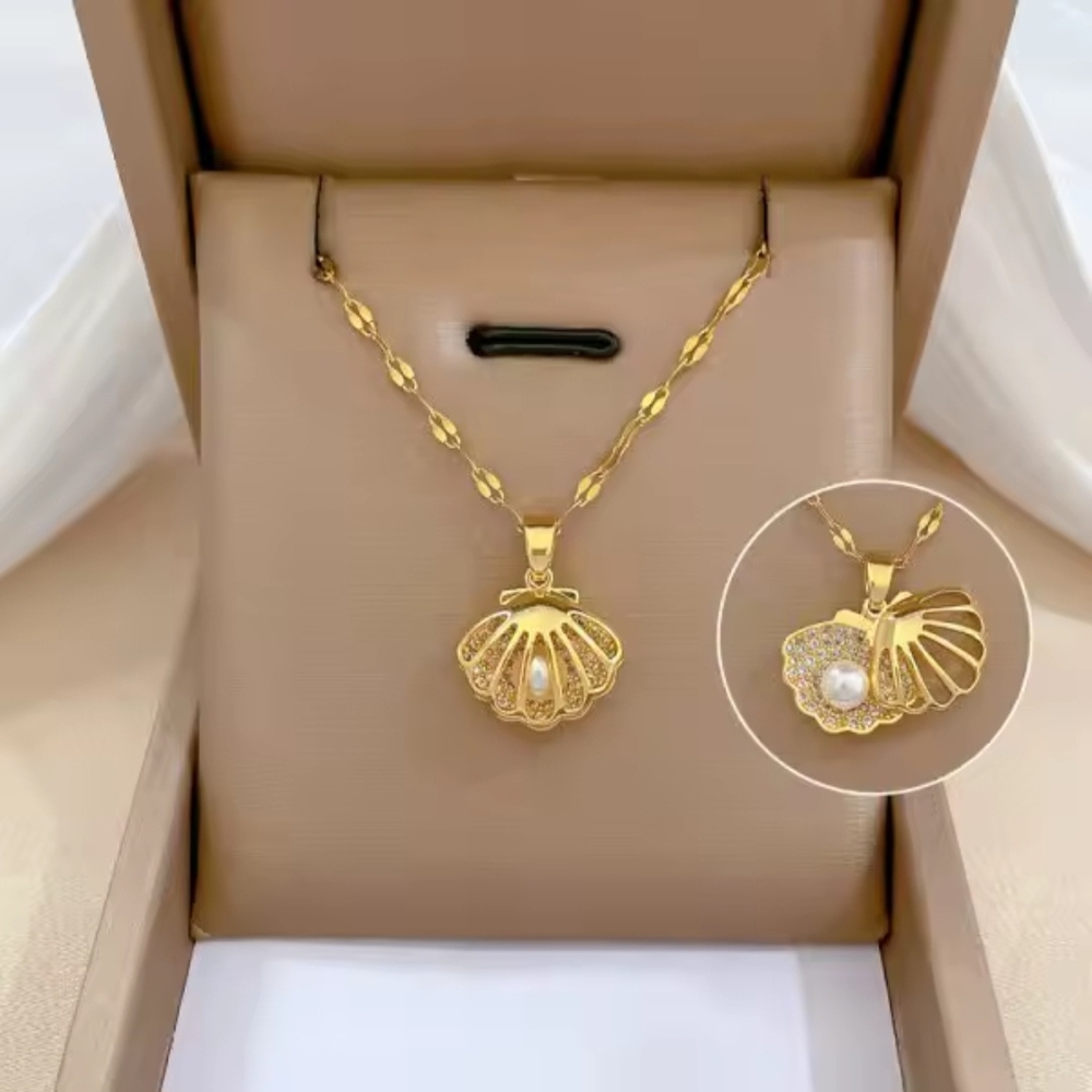 18k Gold Stainless Steel Shell Necklace with Fine Chain